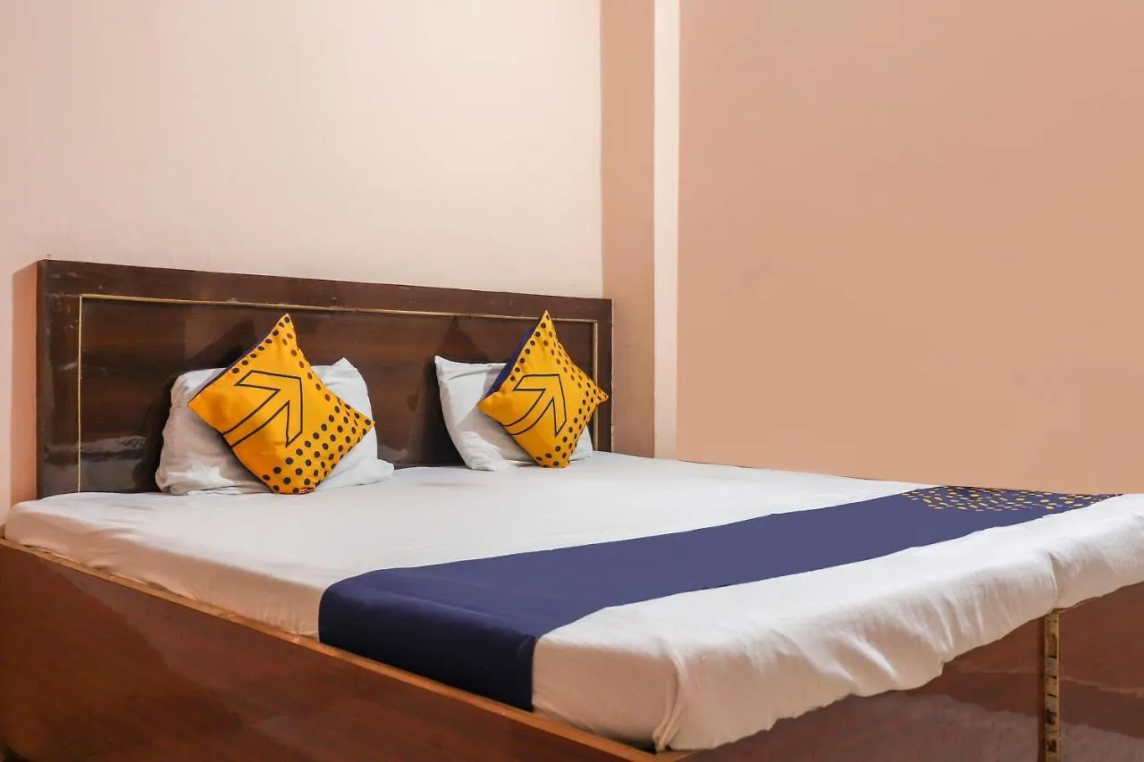 Spot On 67937 Lakshmi Plaza Hotel Tajganj India