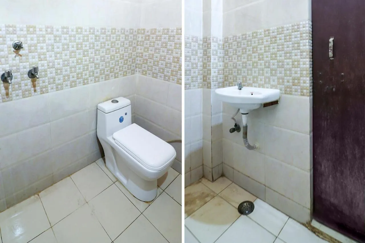 Spot On 67937 Lakshmi Plaza Hotel Tajganj 3*,