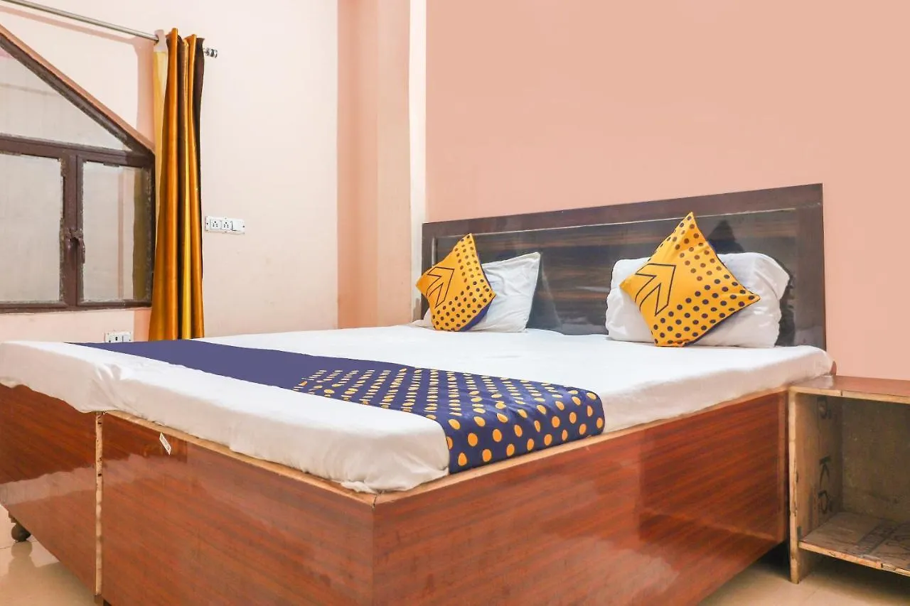 Spot On 67937 Lakshmi Plaza Hotel Tajganj 3*,