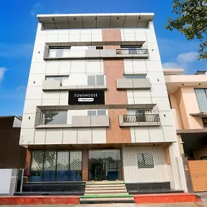 Super Townhouse Taj Nagri Phase 2 Formerly Grand Rivera Hotel